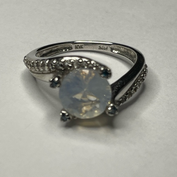 Incredible 10K Gold Opal Ring Size 6.5